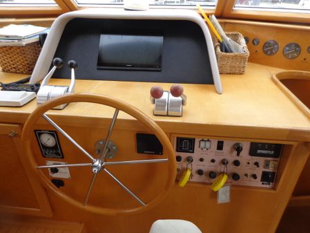 Mckinna 48-PILOTHOUSE image