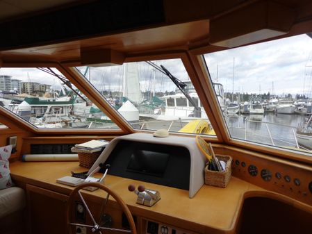 Mckinna 48-PILOTHOUSE image