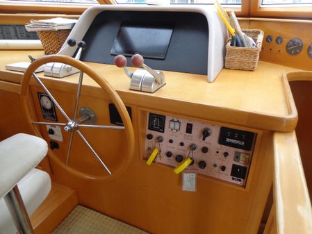 Mckinna 48-PILOTHOUSE image