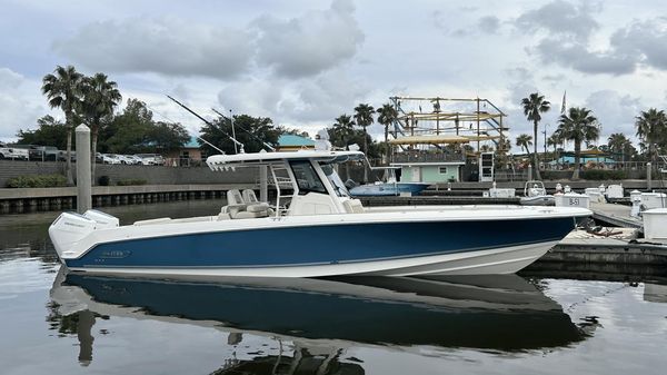 Boston Whaler 330 Outrage 