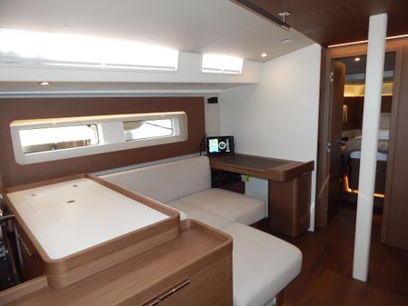 Beneteau Oceanis Yacht 54 image