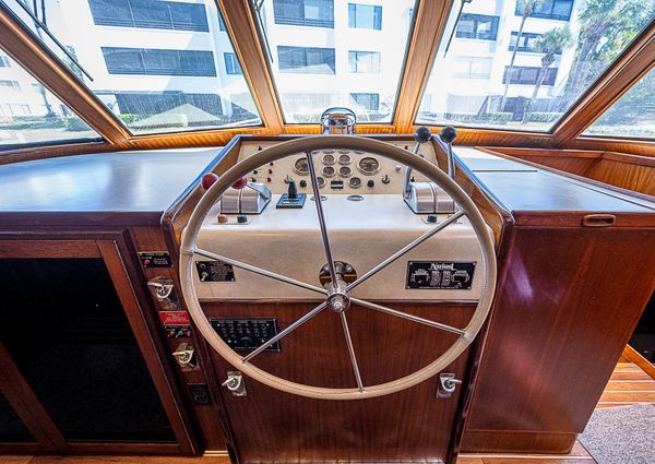 Hatteras Cockpit Motoryacht image