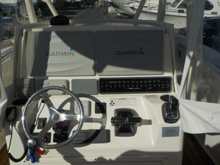 Cobia 277 Center Console image