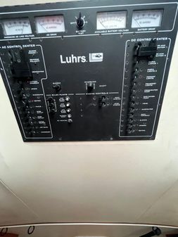 Luhrs 32 Open image