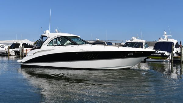 Cruisers Yachts 390 Sports Coupe 