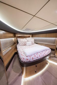 Sea Ray L590 Fly image