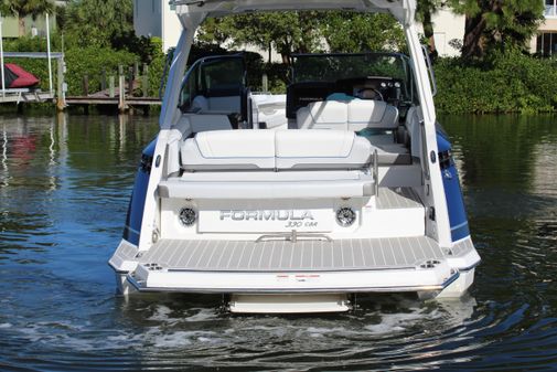Formula 330 Crossover Bowrider image