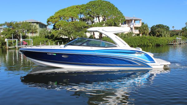 Formula 330 Crossover Bowrider