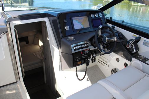 Formula 330 Crossover Bowrider image