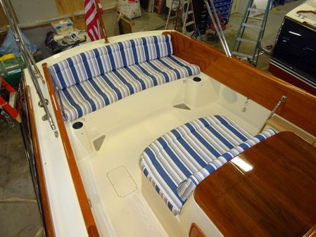 Hinckley Picnic Boat EP image