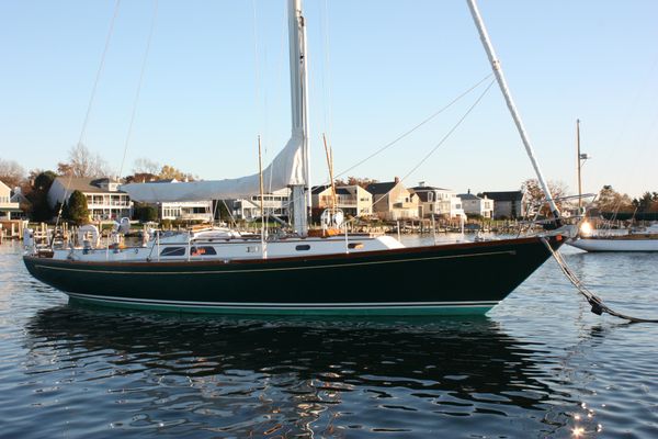 Hinckley Sou'wester 42 - main image