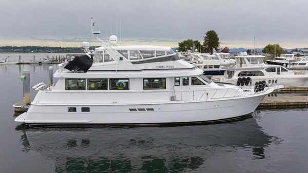 Hatteras 70 Sport Deck Motor Yacht 