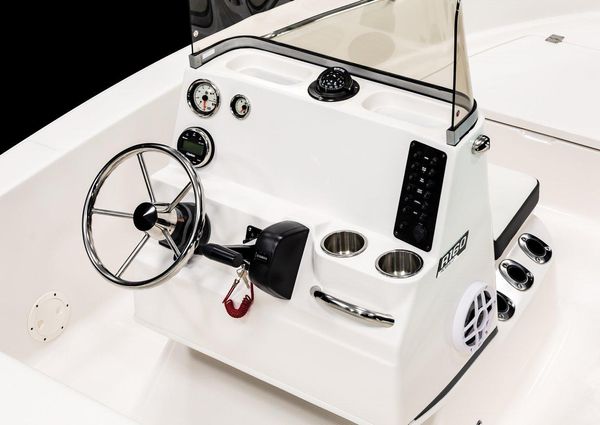 Robalo R160-CENTER-CONSOLE image