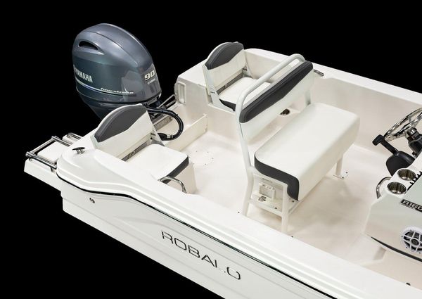 Robalo R160-CENTER-CONSOLE image