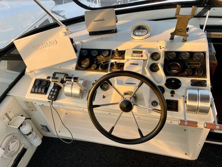 Navigator 4600 Pilothouse with THRUSTERS image