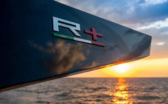 Evo Yachts R6+ image