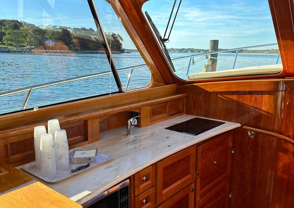 Hinckley Talaria 43 image