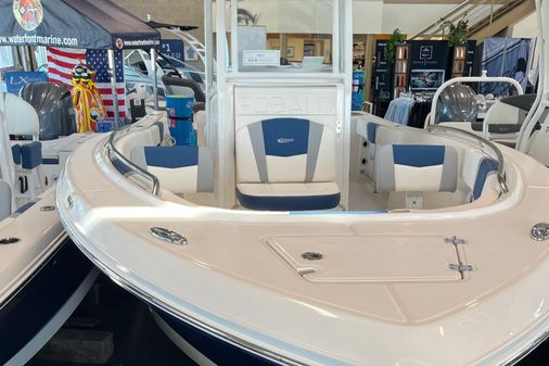 Robalo R230-CENTER-CONSOLE image