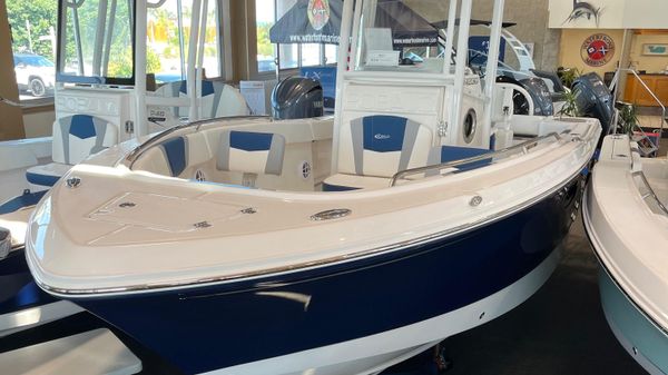 Robalo R230 Center Console
