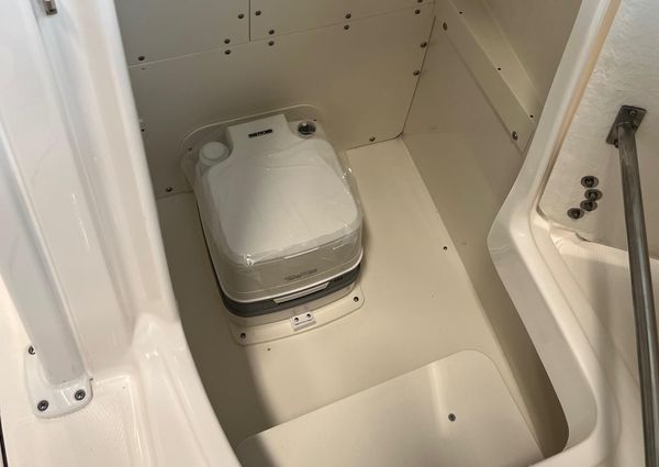 Robalo R230-CENTER-CONSOLE image