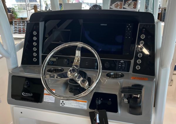 Robalo R230-CENTER-CONSOLE image