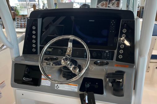 Robalo R230-CENTER-CONSOLE image