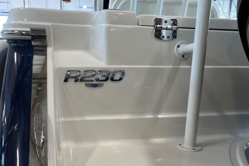 Robalo R230-CENTER-CONSOLE image