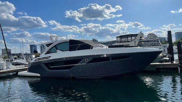 Cruisers Yachts 50 Cantius 