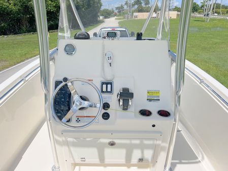 Cobia 237-CENTER-CONSOLE image
