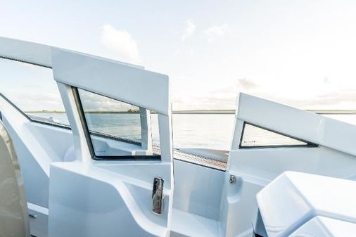Fairline F-LINE-33 image