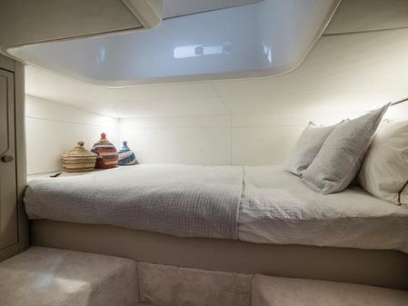 Fairline F-LINE-33 image