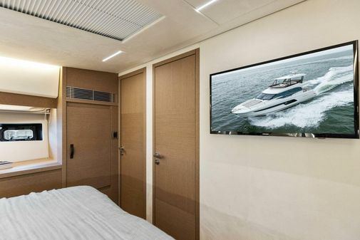 Prestige 520 Flybridge image