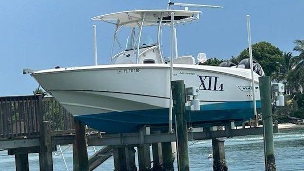 Boston Whaler 240 Outrage 