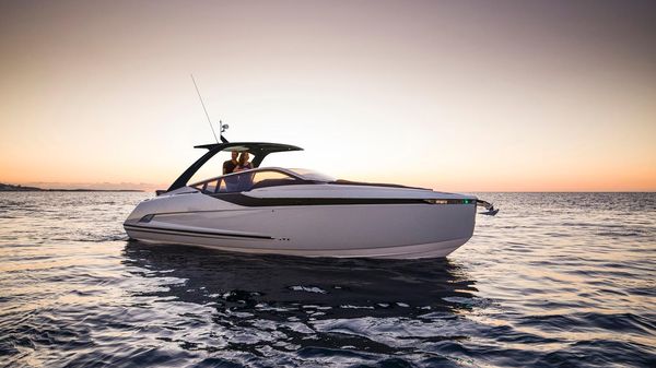 Fairline F//Line 33 Outboard 