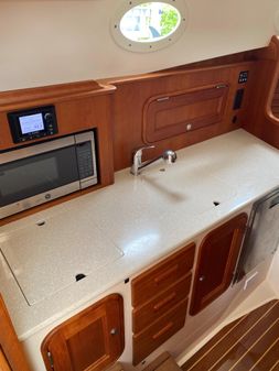 Hinckley Picnic Boat 34 MKII image