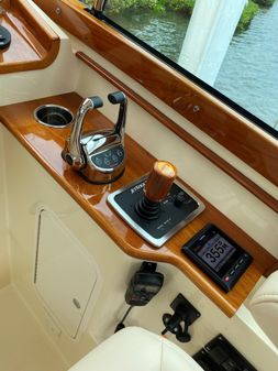 Hinckley Picnic Boat 34 MKII image