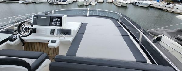 Galeon 550 Fly image