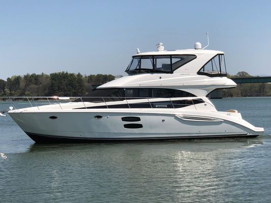 Meridian 441 Sedan - main image