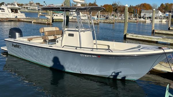 Parker 2300 Deep Vee Center Console 