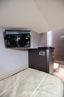 Marquis 500 Sport Yacht image