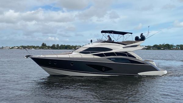 Marquis 500 Sport Yacht