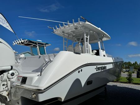 Everglades 335 Center Console image