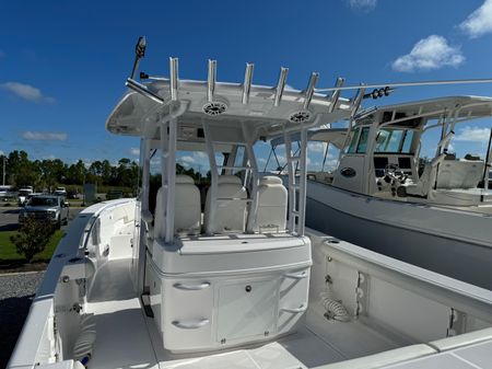 Everglades 335 Center Console image