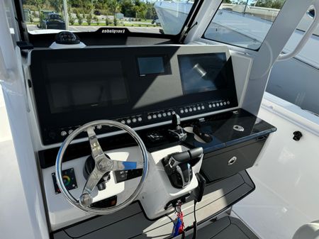 Everglades 335 Center Console image