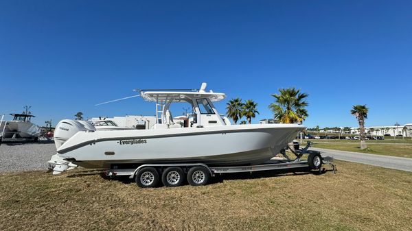 Everglades 335 Center Console 