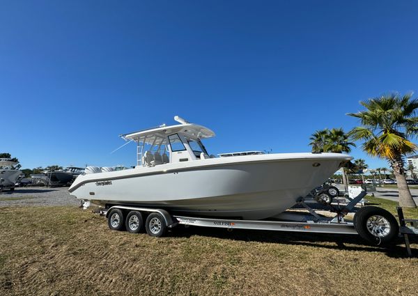 Everglades 335 Center Console image