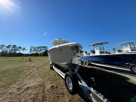 Everglades 335 Center Console image