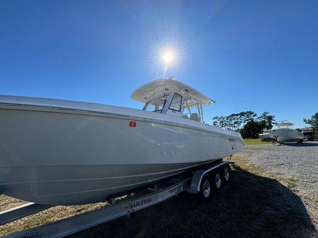 Everglades 335 Center Console image