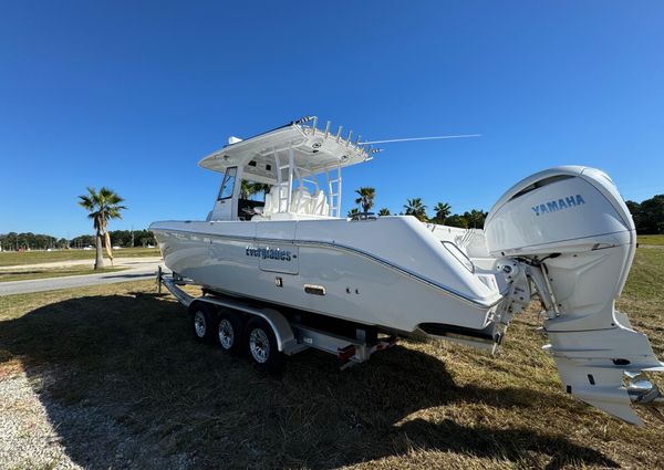 Everglades 335 Center Console image