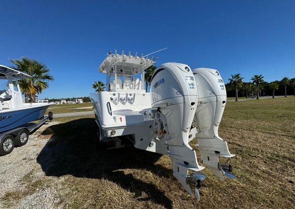 Everglades 335 Center Console image